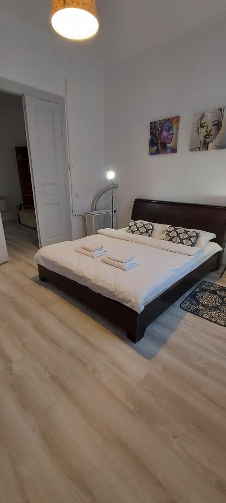 White Rooms On City Center Lviv Exterior photo